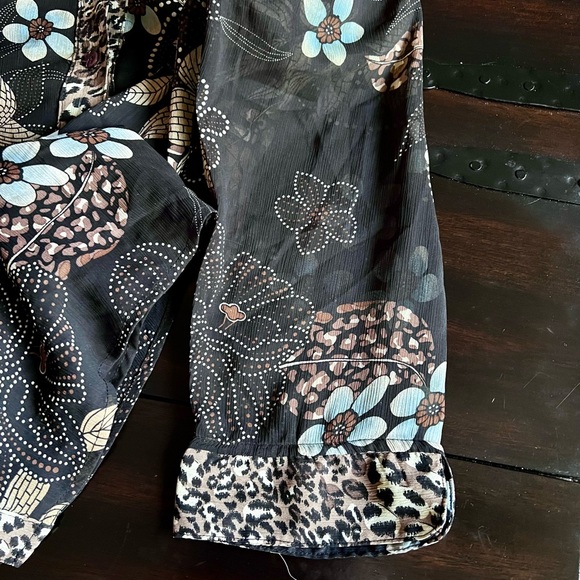 Keneth Too! Sheer Floral Petites Top - Picture 6 of 8